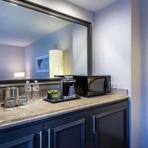 King Room Accessible Tub Mobility Access or Non-Smoking